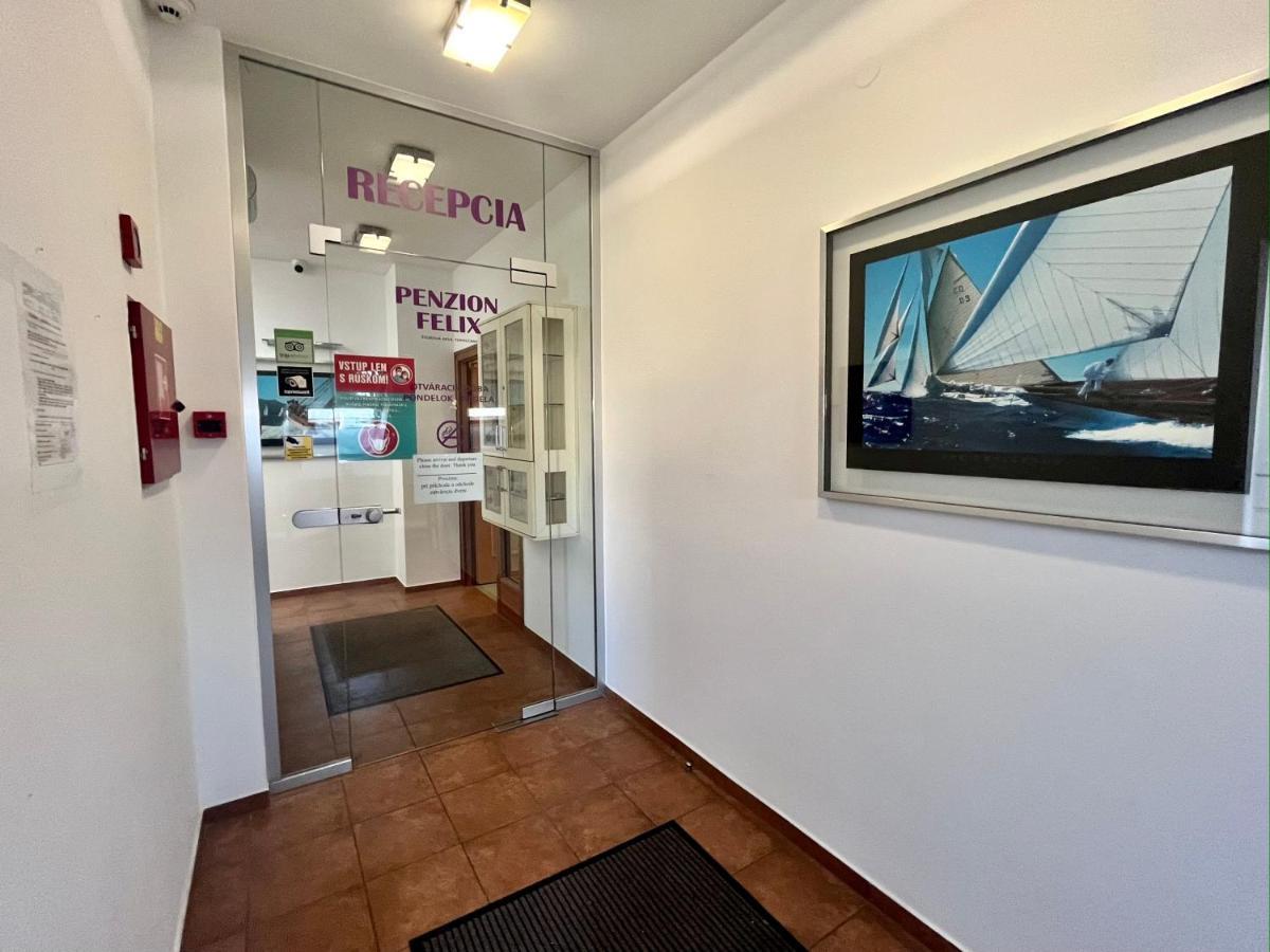 Penzion Felix Topoľčany Εξωτερικό φωτογραφία